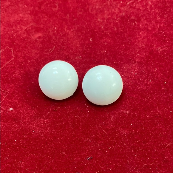 Source Unknown Jewelry - White Dome-Shaped Vintage Clip-On Earrings with Luminous Finish
